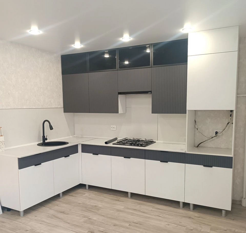 Угловая кухня 3*1.8. Новинка